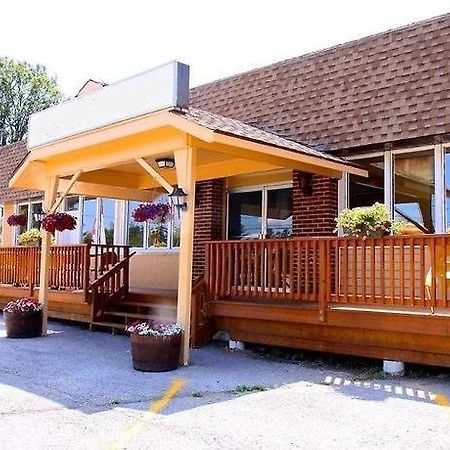 Lakeside Inn Cloyne Екстер'єр фото