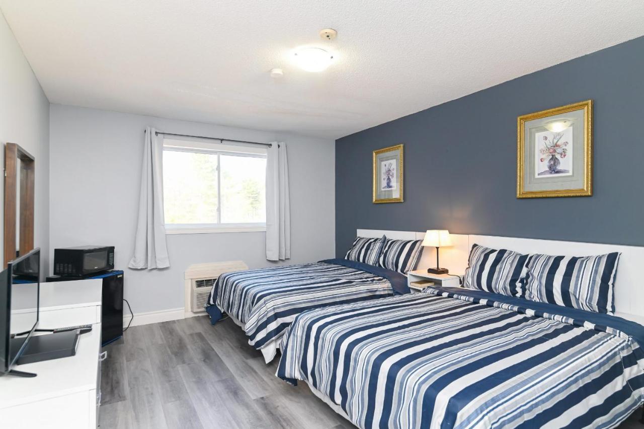 Lakeside Inn Cloyne Екстер'єр фото