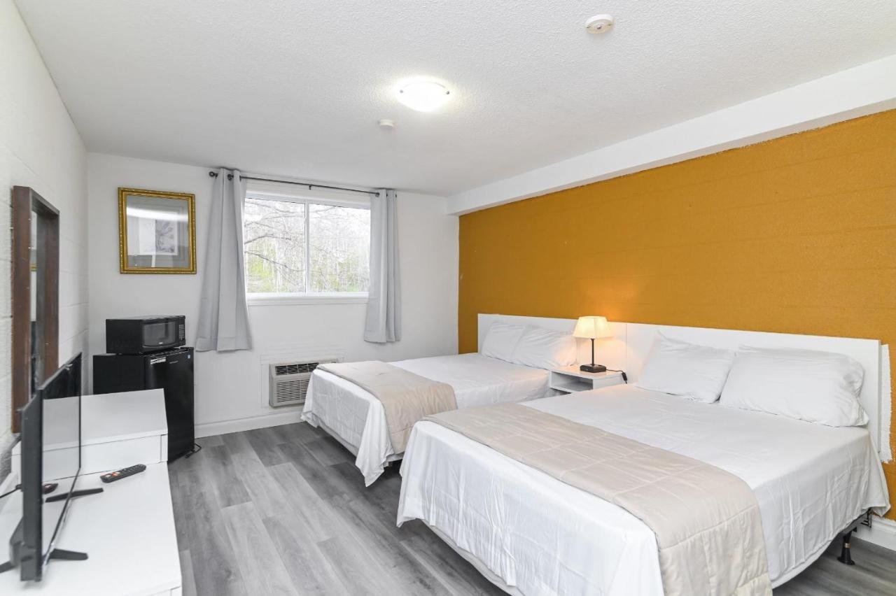 Lakeside Inn Cloyne Екстер'єр фото