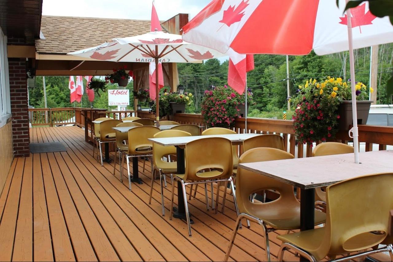 Lakeside Inn Cloyne Екстер'єр фото