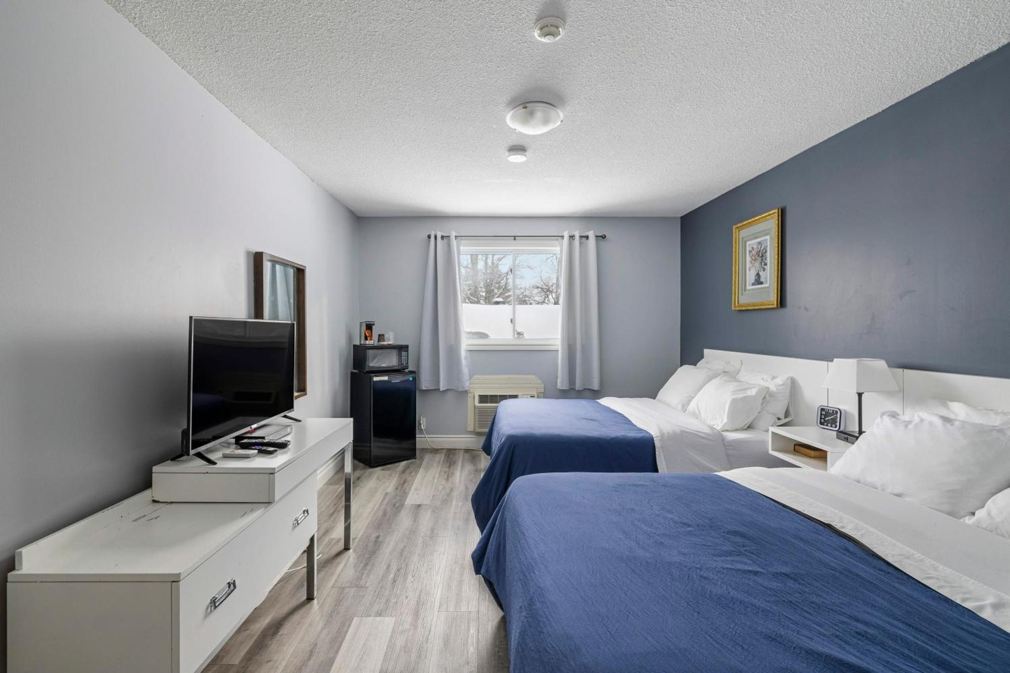 Lakeside Inn Cloyne Екстер'єр фото