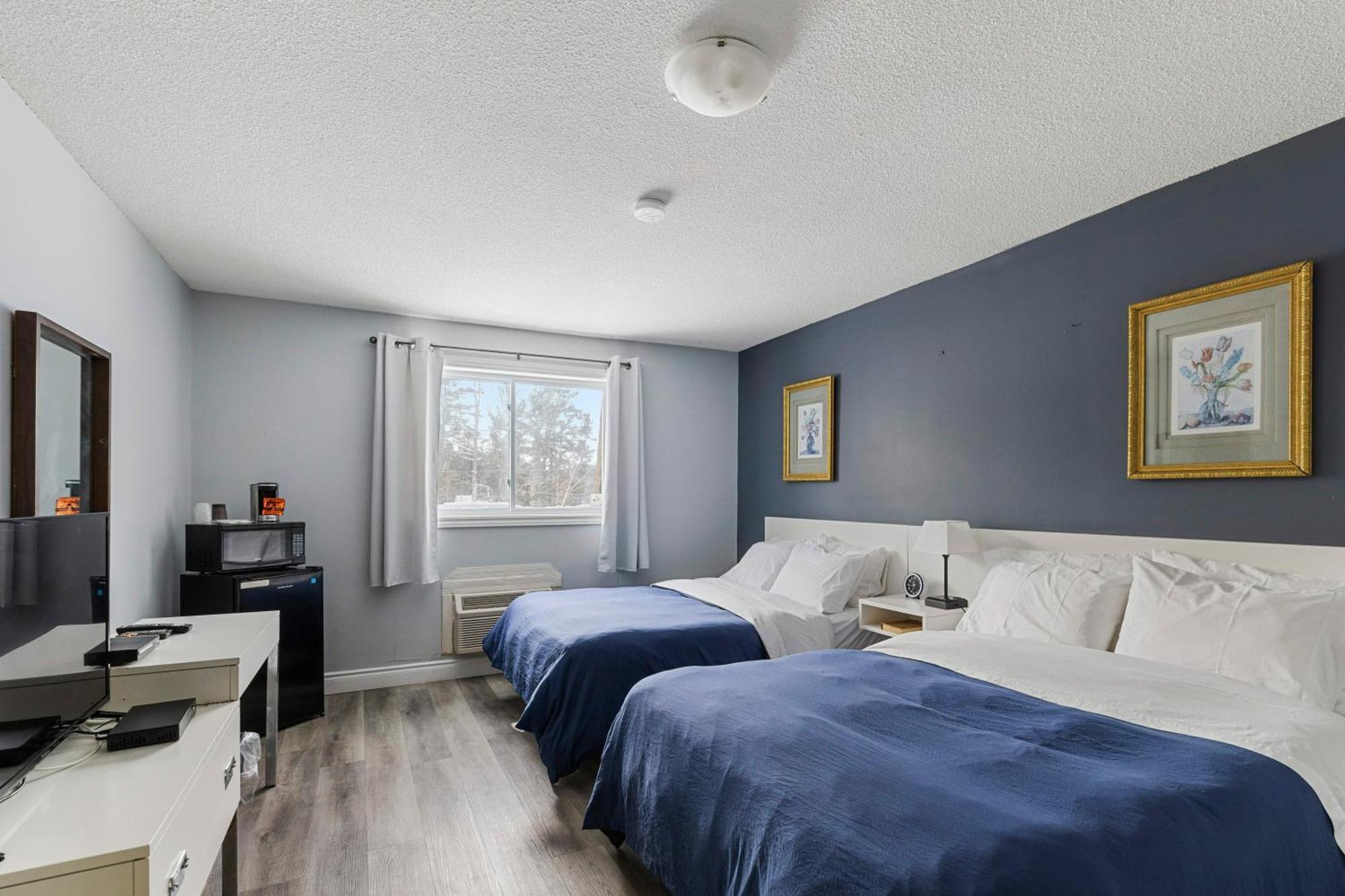 Lakeside Inn Cloyne Екстер'єр фото