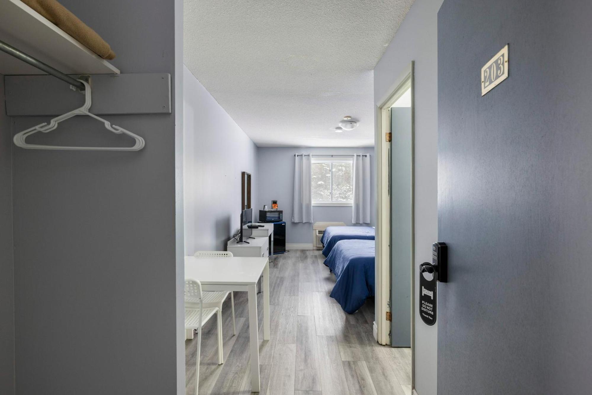 Lakeside Inn Cloyne Екстер'єр фото