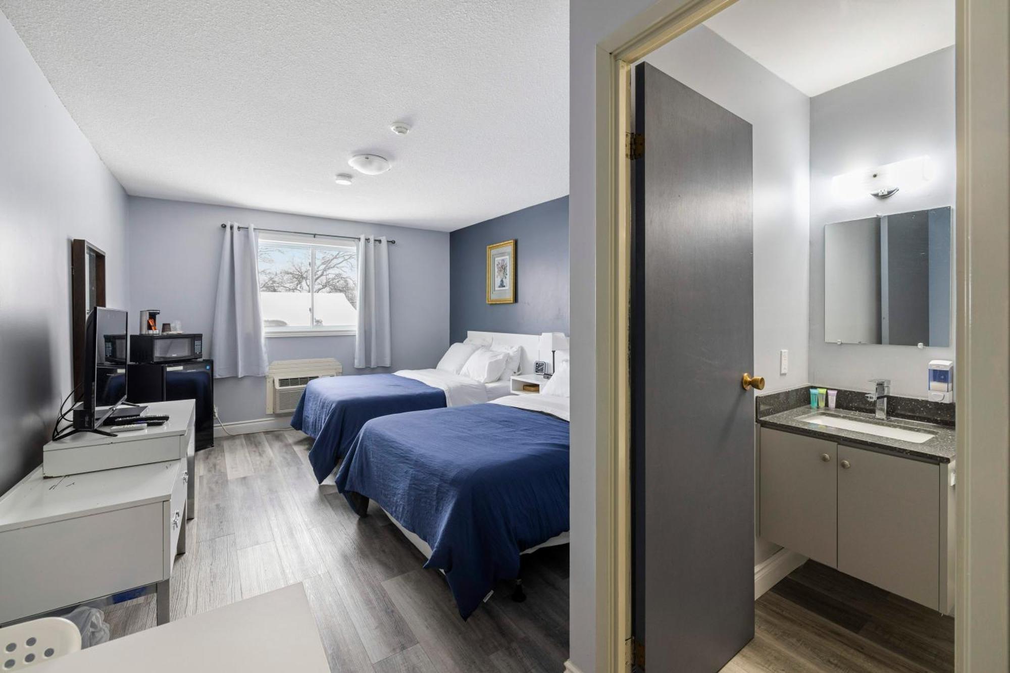 Lakeside Inn Cloyne Екстер'єр фото