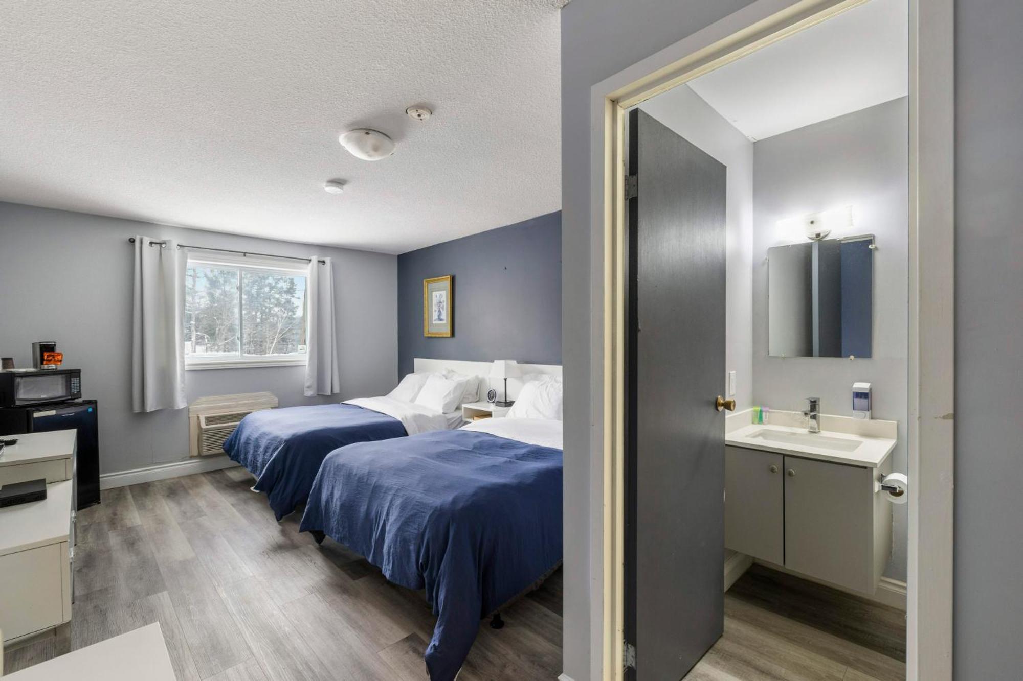 Lakeside Inn Cloyne Екстер'єр фото