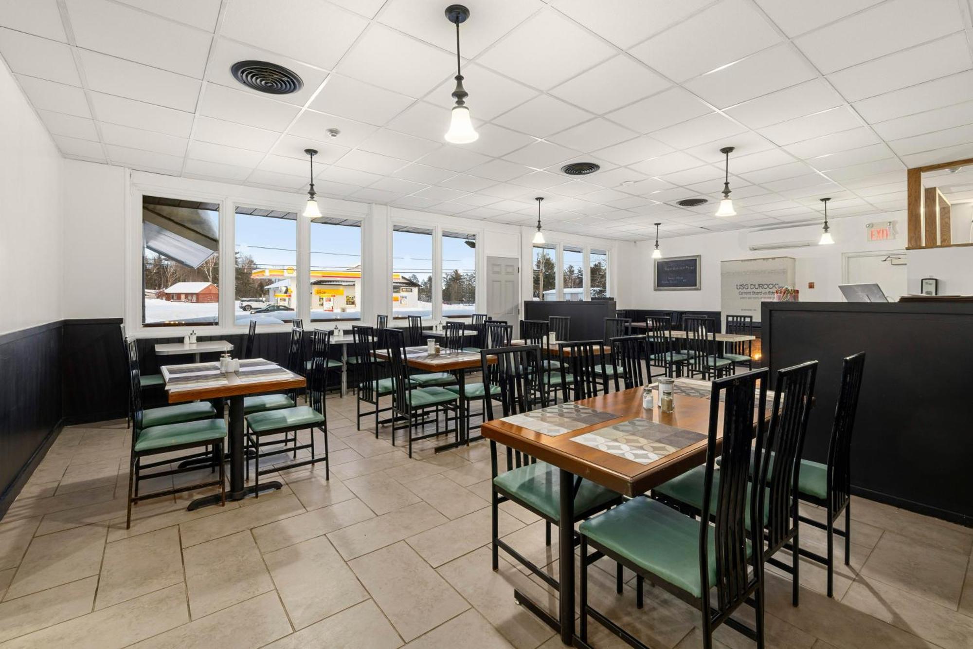 Lakeside Inn Cloyne Екстер'єр фото