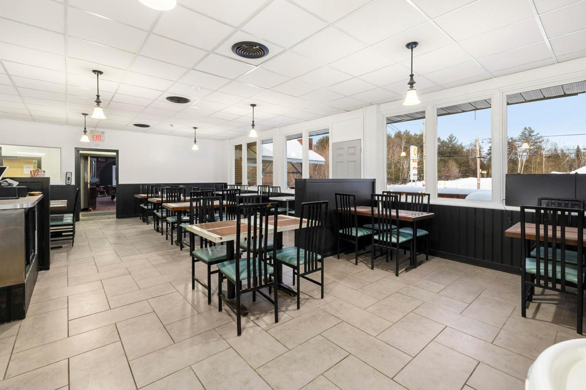 Lakeside Inn Cloyne Екстер'єр фото